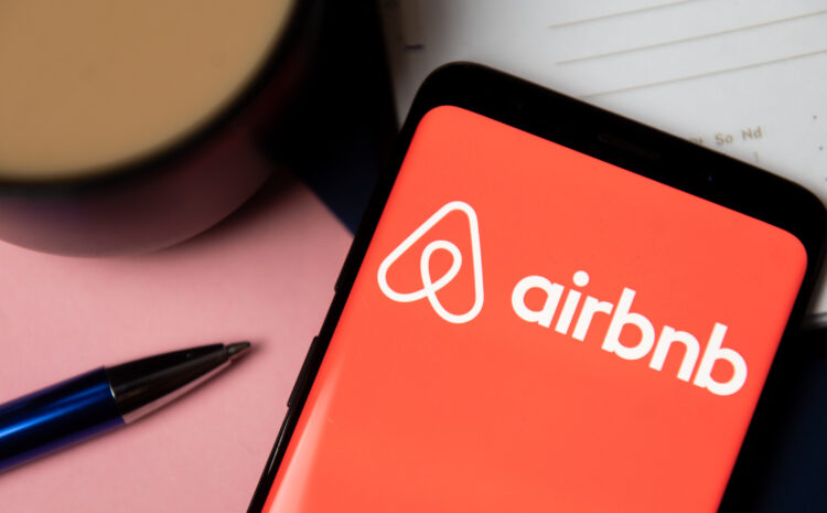  Airbnb launches travel insurance